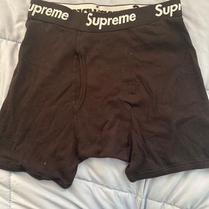 Supreme boxers. Size medium, I don’t have the exact measurements though :(
